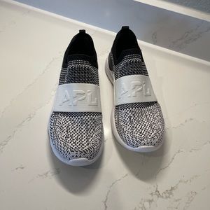APL - TechLoom Bliss Black / White - Size 8